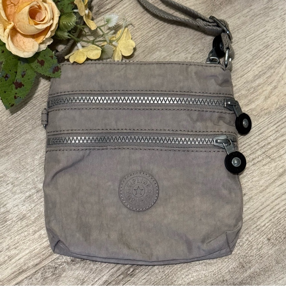 NEW Kipling Keiko Travel Shoulder Crossbody Bag In Nylon Gray 8 x 9 x 1.25" - Picture 3 of 6